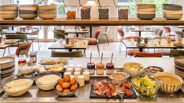 <b>Sure Hotel by Best Western Tours Sud Restaurant</b>. Images powered by <a href="https://iceportal.shijigroup.com/" title="IcePortal" target="_blank">IcePortal</a>.