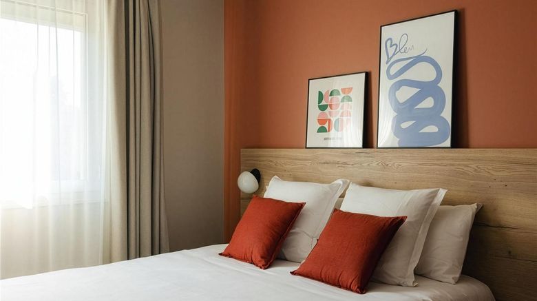 <b>Sure Hotel by Best Western Tours Sud Room</b>. Images powered by <a href="https://iceportal.shijigroup.com/" title="IcePortal" target="_blank">IcePortal</a>.