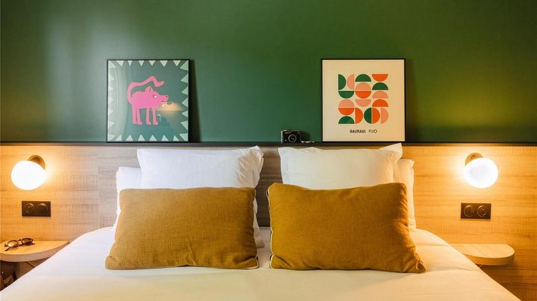 <b>Sure Hotel by Best Western Tours Sud Room</b>. Images powered by <a href="https://iceportal.shijigroup.com/" title="IcePortal" target="_blank">IcePortal</a>.