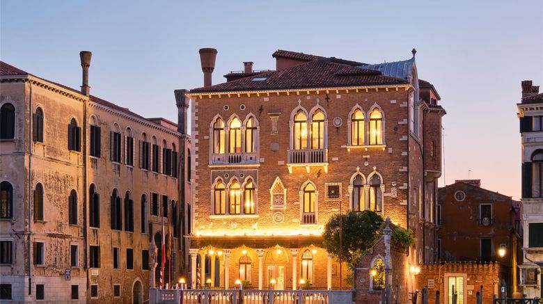 <b>Hotel Palazzo Stern Exterior</b>. Images powered by <a href="https://iceportal.shijigroup.com/" title="IcePortal" target="_blank">IcePortal</a>.
