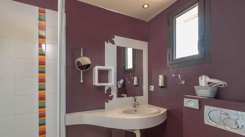 <b>Auberge De La Foret Room</b>. Images powered by <a href="https://iceportal.shijigroup.com/" title="IcePortal" target="_blank">IcePortal</a>.