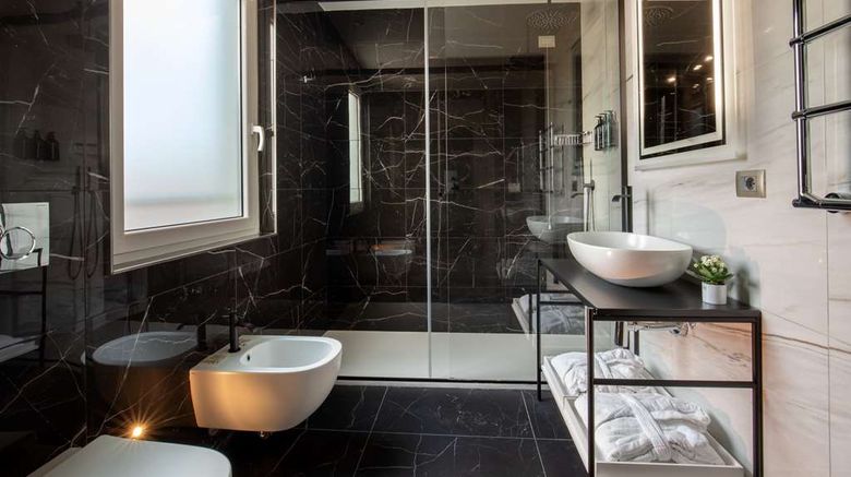 <b>The Guardian Suite</b>. Images powered by <a href="https://iceportal.shijigroup.com/" title="IcePortal" target="_blank">IcePortal</a>.