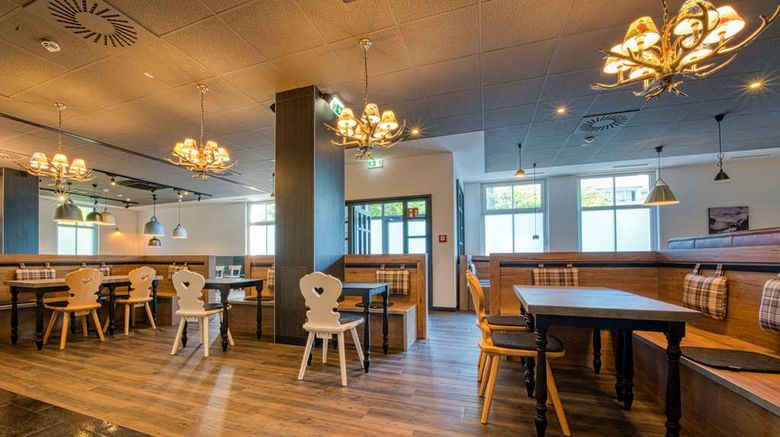 <b>FourSide Hotel Salzburg Restaurant</b>. Images powered by <a href="https://iceportal.shijigroup.com/" title="IcePortal" target="_blank">IcePortal</a>.