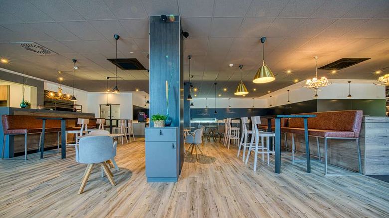 <b>FourSide Hotel Salzburg Restaurant</b>. Images powered by <a href="https://iceportal.shijigroup.com/" title="IcePortal" target="_blank">IcePortal</a>.