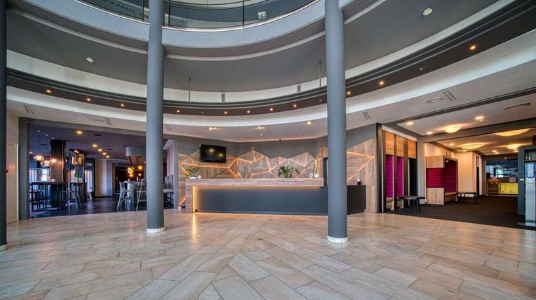 <b>FourSide Hotel Salzburg Lobby</b>. Images powered by <a href="https://iceportal.shijigroup.com/" title="IcePortal" target="_blank">IcePortal</a>.