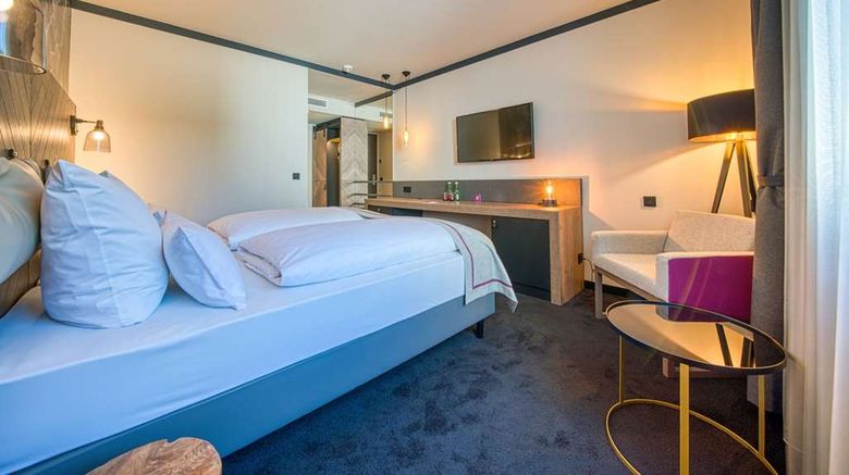 <b>FourSide Hotel Salzburg Room</b>. Images powered by <a href="https://iceportal.shijigroup.com/" title="IcePortal" target="_blank">IcePortal</a>.