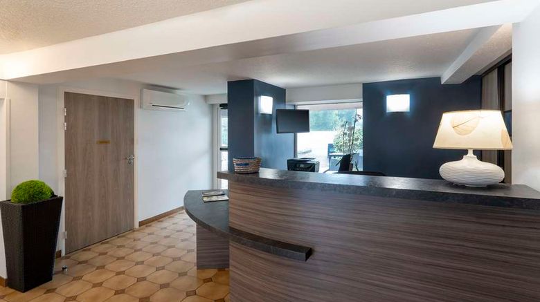 <b>Sure Hotel by Best Western Saintes Lobby</b>. Images powered by <a href="https://iceportal.shijigroup.com/" title="IcePortal" target="_blank">IcePortal</a>.