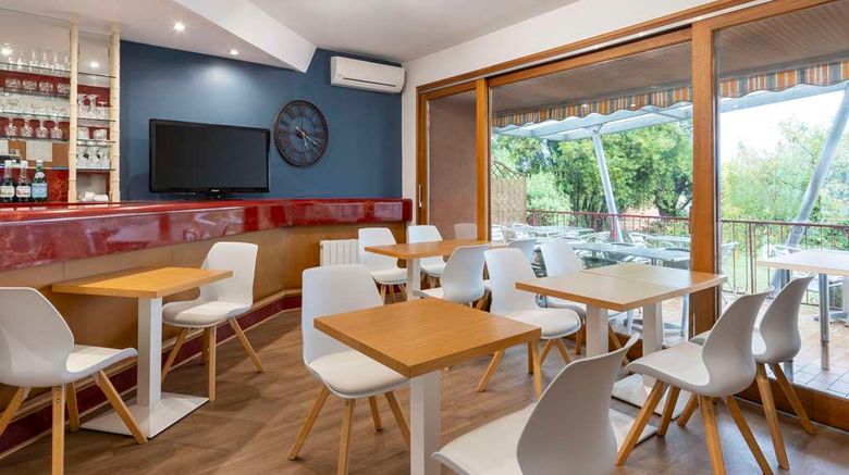 <b>Sure Hotel by Best Western Saintes Restaurant</b>. Images powered by <a href="https://iceportal.shijigroup.com/" title="IcePortal" target="_blank">IcePortal</a>.