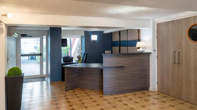 <b>Sure Hotel by Best Western Saintes Lobby</b>. Images powered by <a href="https://iceportal.shijigroup.com/" title="IcePortal" target="_blank">IcePortal</a>.