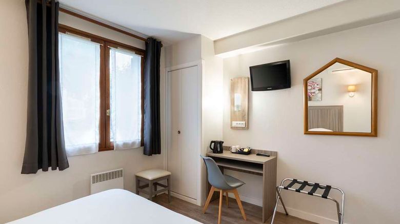 <b>Sure Hotel by Best Western Saintes Room</b>. Images powered by <a href="https://iceportal.shijigroup.com/" title="IcePortal" target="_blank">IcePortal</a>.