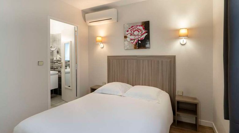 <b>Sure Hotel by Best Western Saintes Room</b>. Images powered by <a href="https://iceportal.shijigroup.com/" title="IcePortal" target="_blank">IcePortal</a>.