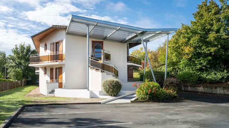 <b>Sure Hotel by Best Western Saintes Exterior</b>. Images powered by <a href="https://iceportal.shijigroup.com/" title="IcePortal" target="_blank">IcePortal</a>.