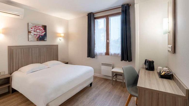<b>Sure Hotel by Best Western Saintes Room</b>. Images powered by <a href="https://iceportal.shijigroup.com/" title="IcePortal" target="_blank">IcePortal</a>.