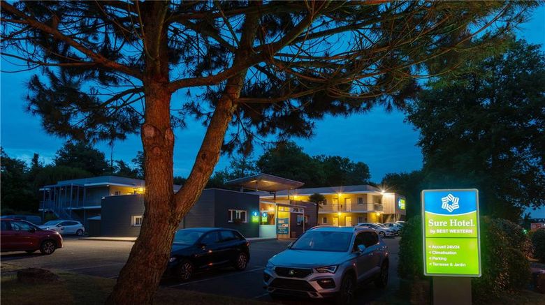 <b>Sure Hotel by BestWestern Mont-de-Marsan Exterior</b>. Images powered by <a href="https://iceportal.shijigroup.com/" title="IcePortal" target="_blank">IcePortal</a>.
