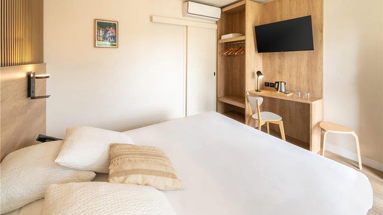 <b>Sure Hotel by BestWestern Mont-de-Marsan Room</b>. Images powered by <a href="https://iceportal.shijigroup.com/" title="IcePortal" target="_blank">IcePortal</a>.