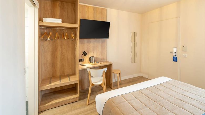 <b>Sure Hotel by BestWestern Mont-de-Marsan Room</b>. Images powered by <a href="https://iceportal.shijigroup.com/" title="IcePortal" target="_blank">IcePortal</a>.