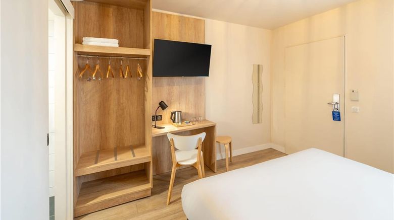 <b>Sure Hotel by BestWestern Mont-de-Marsan Room</b>. Images powered by <a href="https://iceportal.shijigroup.com/" title="IcePortal" target="_blank">IcePortal</a>.