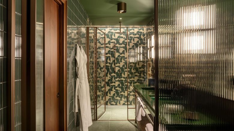 <b>Thompson Rome Room</b>. Images powered by <a href="https://iceportal.shijigroup.com/" title="IcePortal" target="_blank">IcePortal</a>.