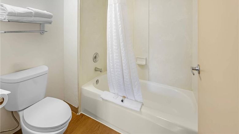 <b>MainStay Suites Las Vegas Room</b>. Images powered by <a href="https://iceportal.shijigroup.com/" title="IcePortal" target="_blank">IcePortal</a>.