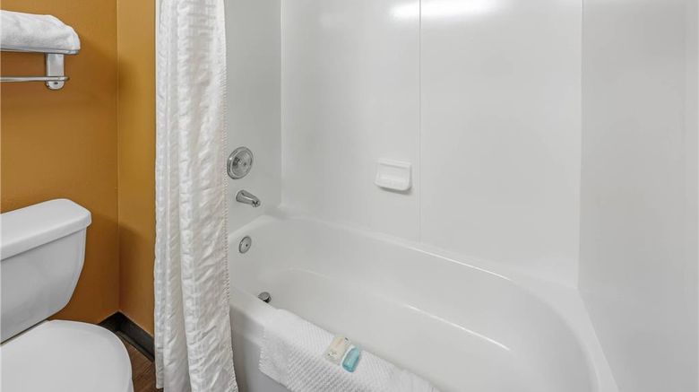 <b>MainStay Suites Las Vegas Room</b>. Images powered by <a href="https://iceportal.shijigroup.com/" title="IcePortal" target="_blank">IcePortal</a>.