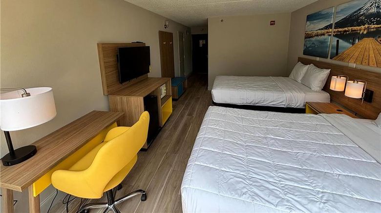 <b>Days Hotel by Wyndham Williamsburg I-64 Room</b>. Images powered by <a href="https://iceportal.shijigroup.com/" title="IcePortal" target="_blank">IcePortal</a>.