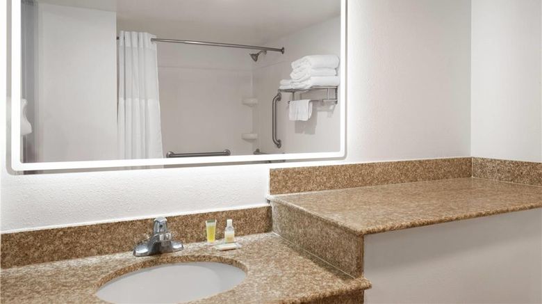 <b>Days Hotel by Wyndham Williamsburg I-64 Room</b>. Images powered by <a href="https://iceportal.shijigroup.com/" title="IcePortal" target="_blank">IcePortal</a>.