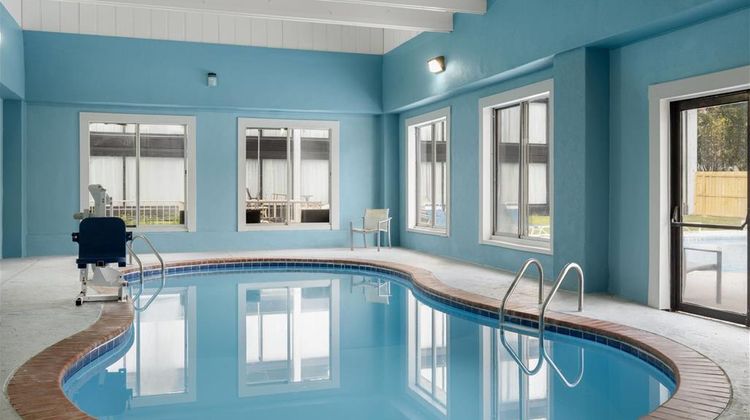 Days Hotel by Wyndham Williamsburg I-64 Pool