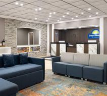 Days Hotel by Wyndham Williamsburg I-64 Lobby