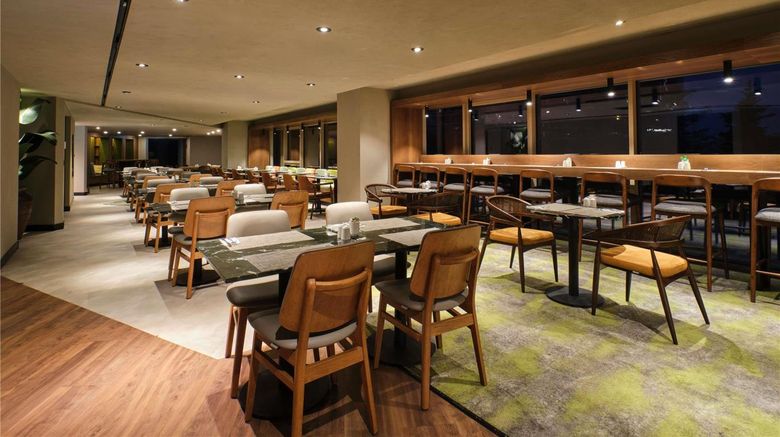 <b>Novotel Istanbul Bomonti Restaurant</b>. Images powered by <a href="https://iceportal.shijigroup.com/" title="IcePortal" target="_blank">IcePortal</a>.