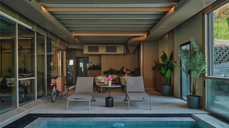 <b>Novotel Istanbul Bomonti Pool</b>. Images powered by <a href="https://iceportal.shijigroup.com/" title="IcePortal" target="_blank">IcePortal</a>.