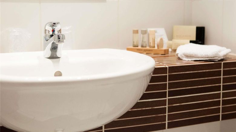 <b>Hotel des Colonies Room</b>. Images powered by <a href="https://iceportal.shijigroup.com/" title="IcePortal" target="_blank">IcePortal</a>.