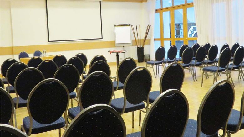 <b>Hotel des Colonies Meeting</b>. Images powered by <a href="https://iceportal.shijigroup.com/" title="IcePortal" target="_blank">IcePortal</a>.