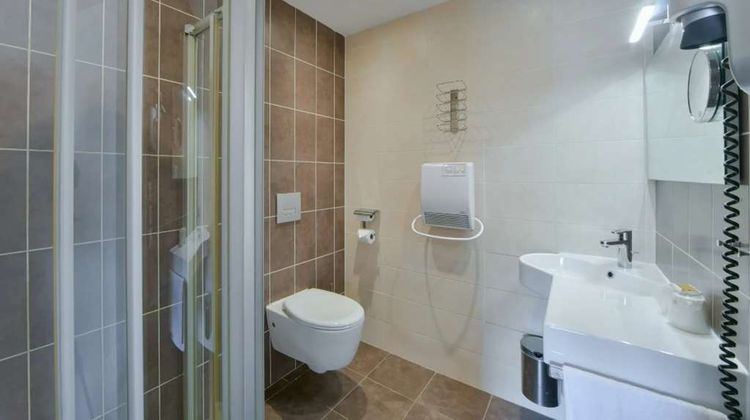 B Hotel Olympia Room