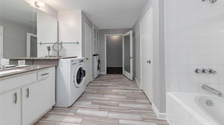 <b>The District at Hogg Palace Suite</b>. Images powered by <a href="https://iceportal.shijigroup.com/" title="IcePortal" target="_blank">IcePortal</a>.