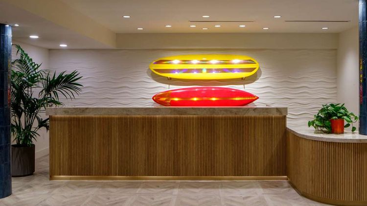 Hilton Garden Inn Doheny Beach Lobby