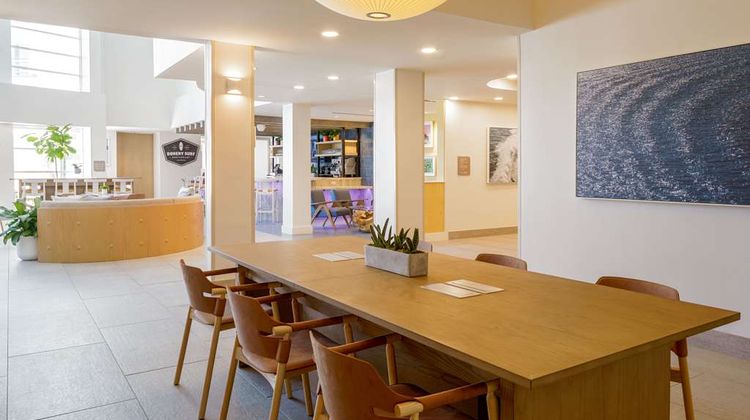 Hilton Garden Inn Doheny Beach Lobby