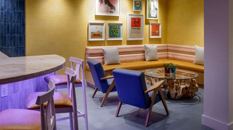 Hilton Garden Inn Doheny Beach Lobby