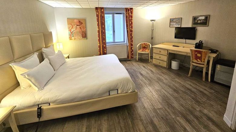 <b>Auberge du Lac, Sure Hotel Collection by Room</b>. Images powered by <a href="https://iceportal.shijigroup.com/" title="IcePortal" target="_blank">IcePortal</a>.