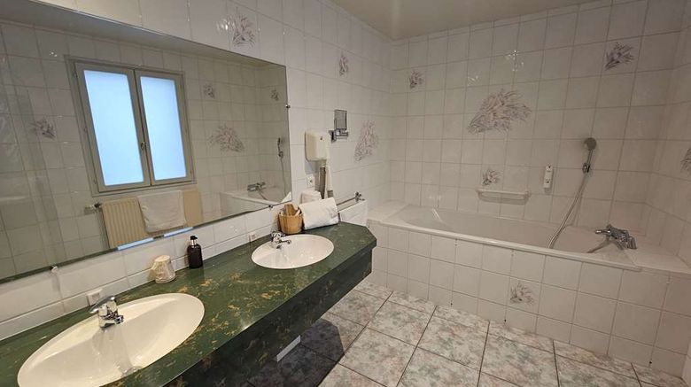 <b>Auberge du Lac, Sure Hotel Collection by Suite</b>. Images powered by <a href="https://iceportal.shijigroup.com/" title="IcePortal" target="_blank">IcePortal</a>.