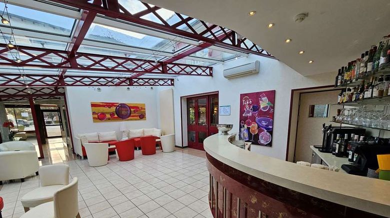 <b>Auberge du Lac, Sure Hotel Collection by Restaurant</b>. Images powered by <a href="https://iceportal.shijigroup.com/" title="IcePortal" target="_blank">IcePortal</a>.