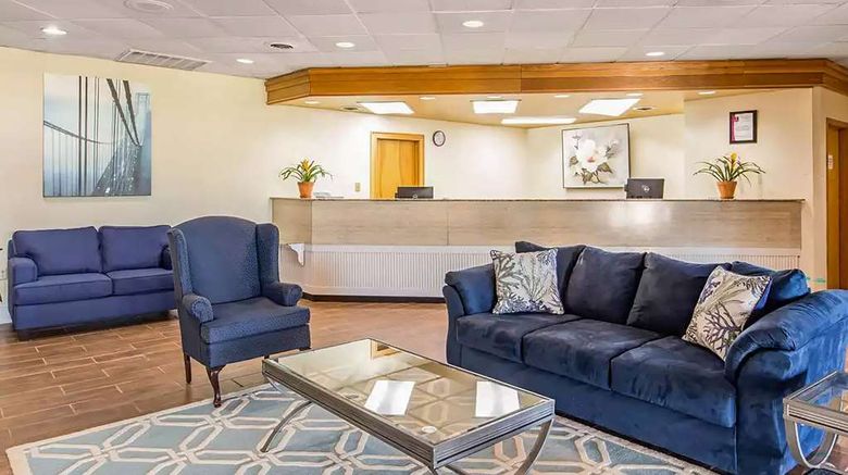 <b>Ramada by Wyndham Santee I-95 Lobby</b>. Images powered by <a href="https://iceportal.shijigroup.com/" title="IcePortal" target="_blank">IcePortal</a>.