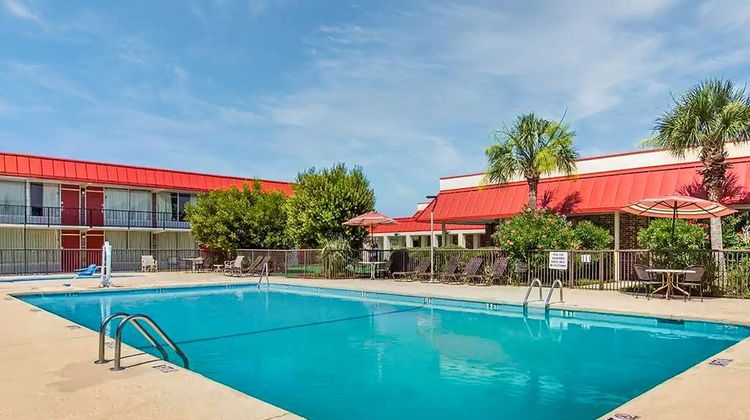 Ramada by Wyndham Santee I-95 Pool