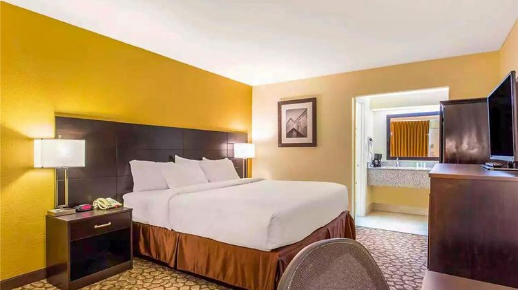 Ramada by Wyndham Santee I-95 Room