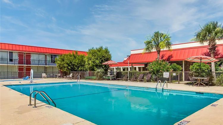 Ramada by Wyndham Santee I-95 Pool