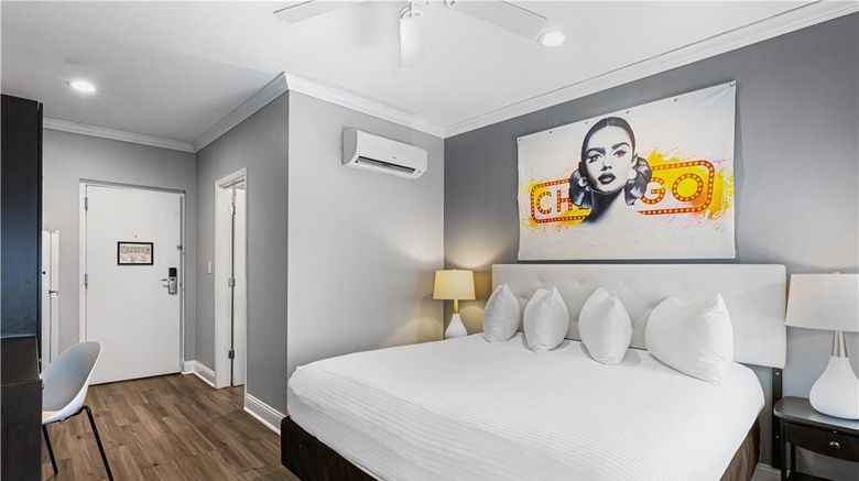 <b>Hotel Chicago West Loop Room</b>. Images powered by <a href="https://iceportal.shijigroup.com/" title="IcePortal" target="_blank">IcePortal</a>.