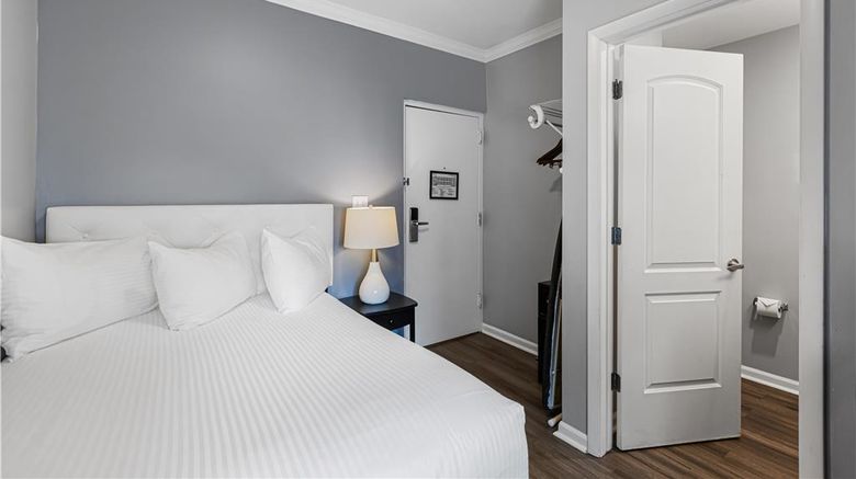 <b>Hotel Chicago West Loop Room</b>. Images powered by <a href="https://iceportal.shijigroup.com/" title="IcePortal" target="_blank">IcePortal</a>.