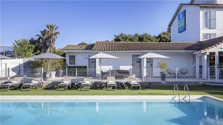 <b>Sure Hotel by Best Western Nimes Est Pool</b>. Images powered by <a href="https://iceportal.shijigroup.com/" title="IcePortal" target="_blank">IcePortal</a>.