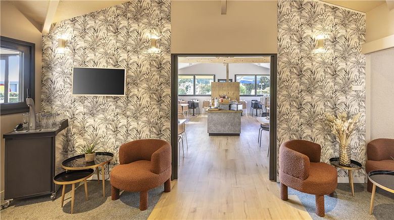 <b>Sure Hotel by Best Western Nimes Est Lobby</b>. Images powered by <a href="https://iceportal.shijigroup.com/" title="IcePortal" target="_blank">IcePortal</a>.