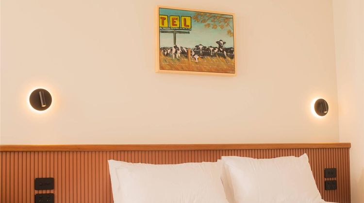 Alluna Motel Room
