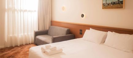 Alluna Motel Room